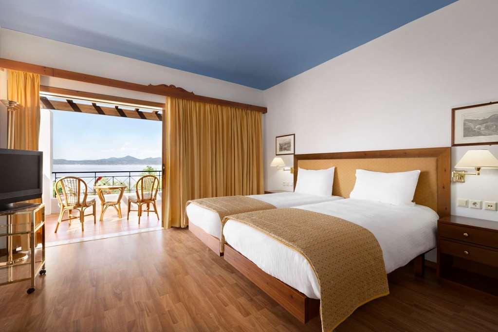 Ramada Loutraki Poseidon Resort Rum bild